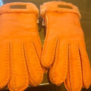 Brand New Starfish Pink Ugg Gloves Size S/P